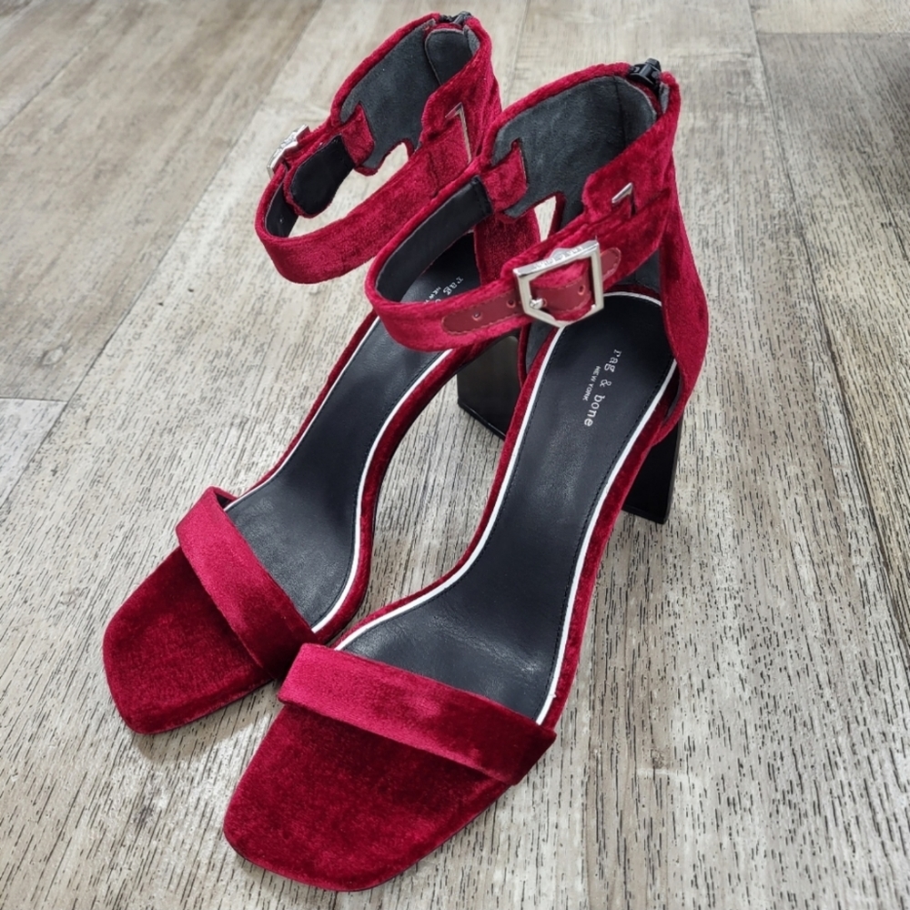 Rag & Bone Ellis Sandal in Biking Red Velvet - 38